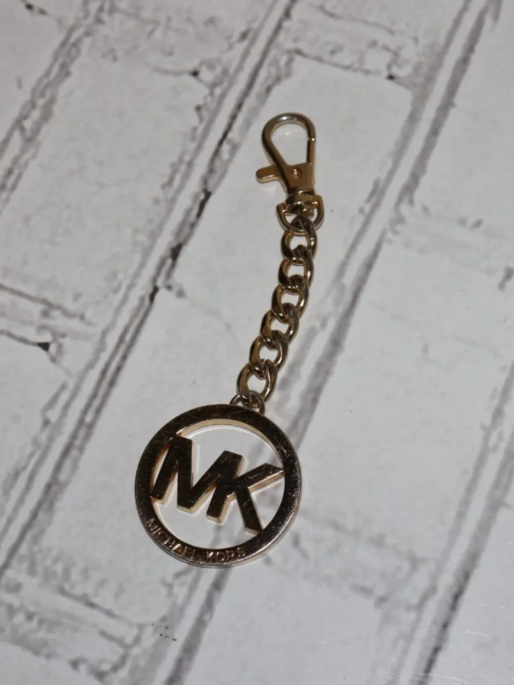 ✨ Michael Kors Gold‑Tone Keychain · 6